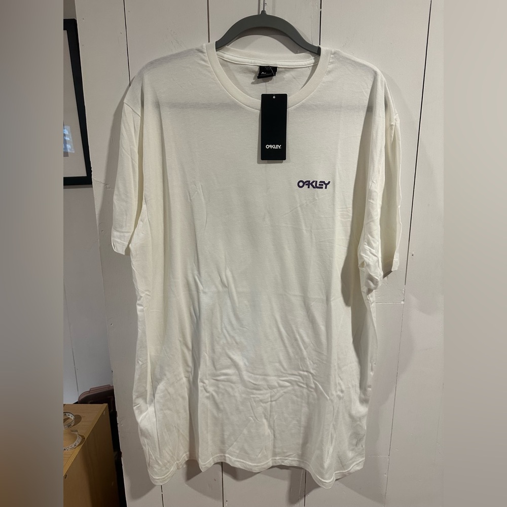 Price Drop!! NWT Oakley Men’s Graphic Tee, size XXL